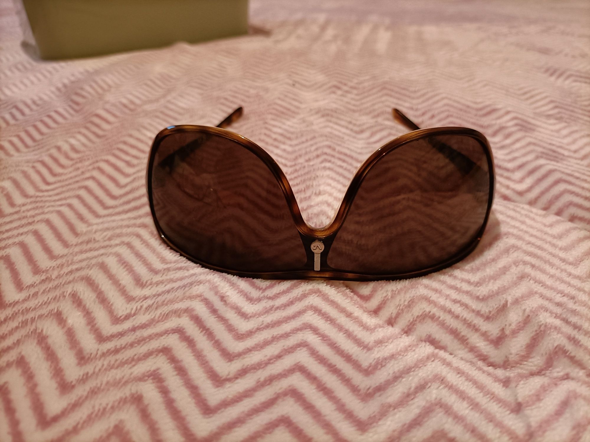 Óculos de sol castanhos Vogue