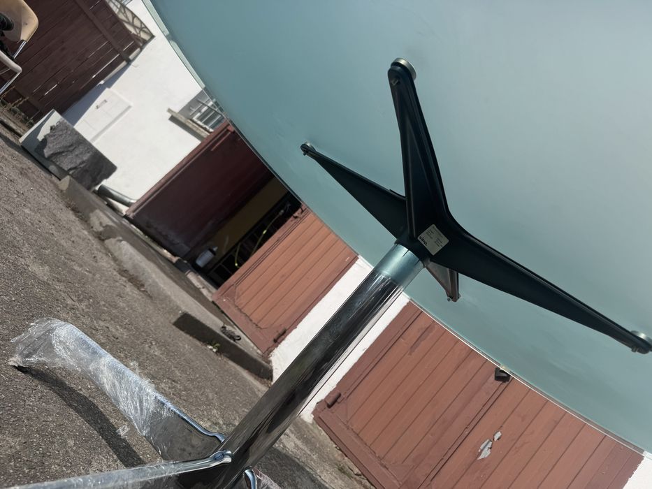 Vitra okrągły szklany stół fi 152cm