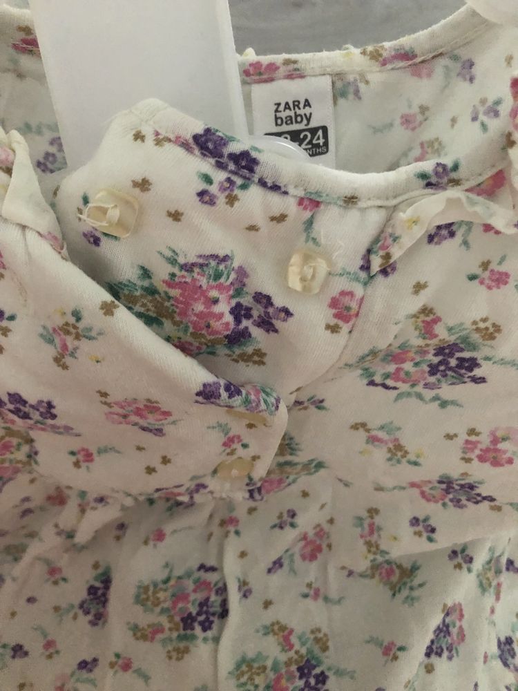 Kwiecista bluzeczka firmy Zara