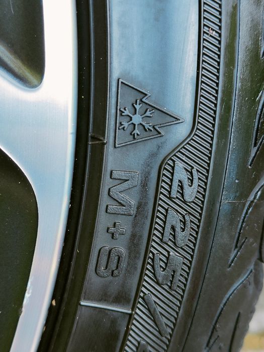 Opony zimowe 225/40 R18 z alufelgami