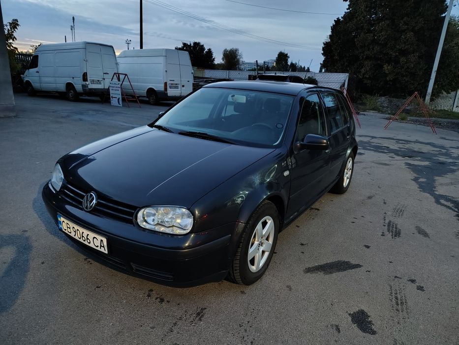 Фольсваген  GOLF 4  хетчбек 1.4  2001 г.