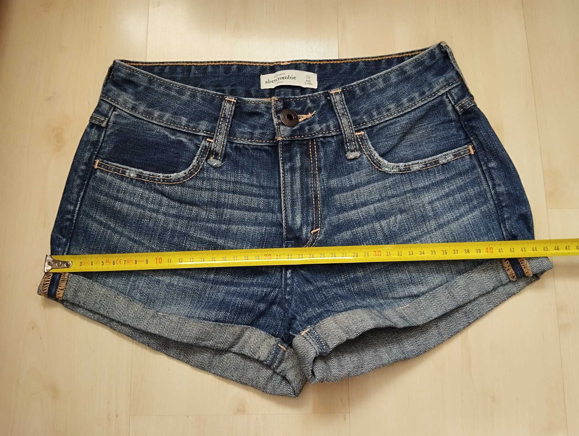 szorty jeansowe klasyczne XS podwinięte przecierane granat vintage den
