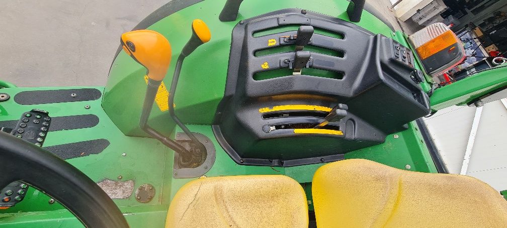 Trator JOHN DEERE 5515