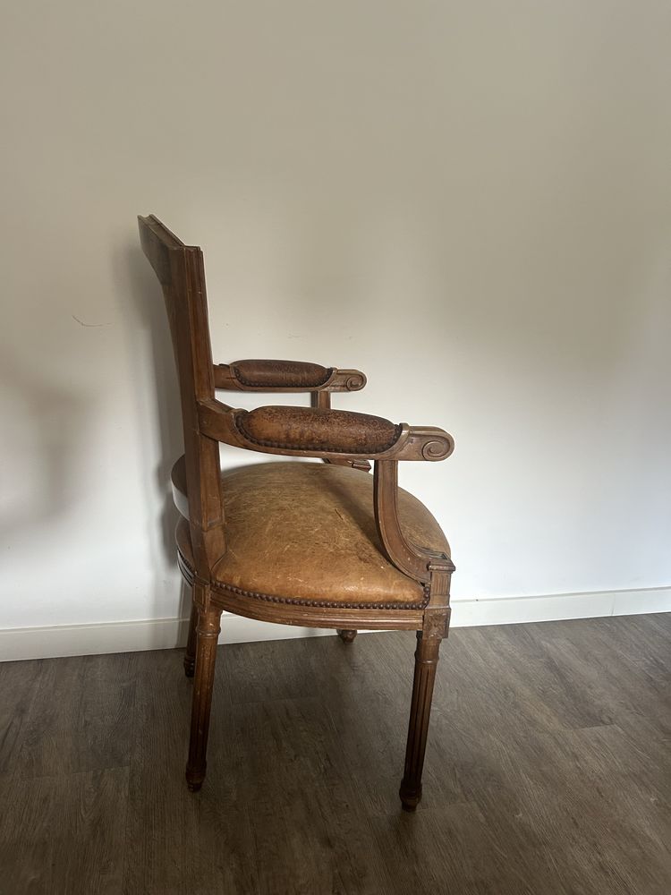 Conjunto de 4 cadeiras antigas em nogueira – para restauro