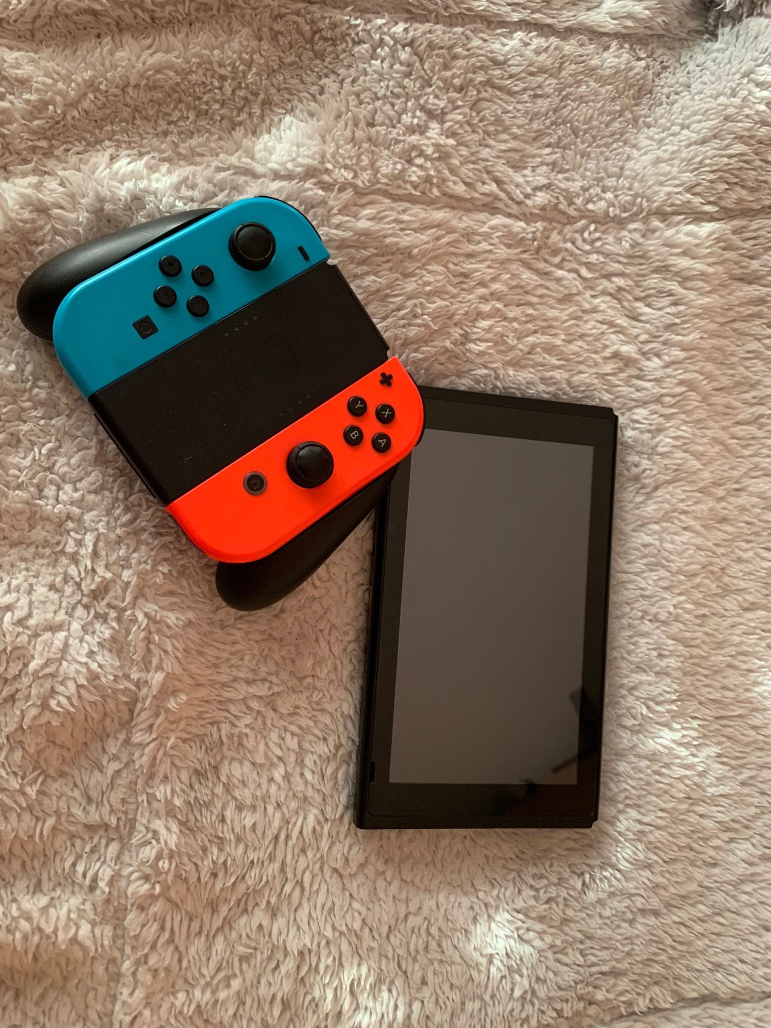 Nintendo Switch vermelho e azul