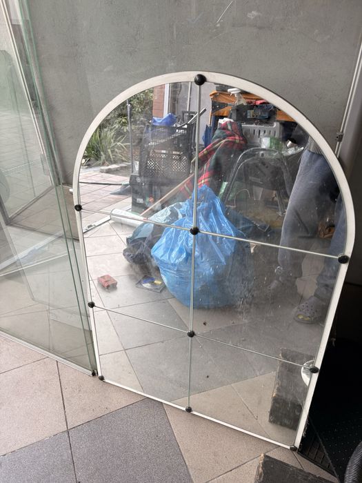 Regal sklepowy zamykany podswirtlany