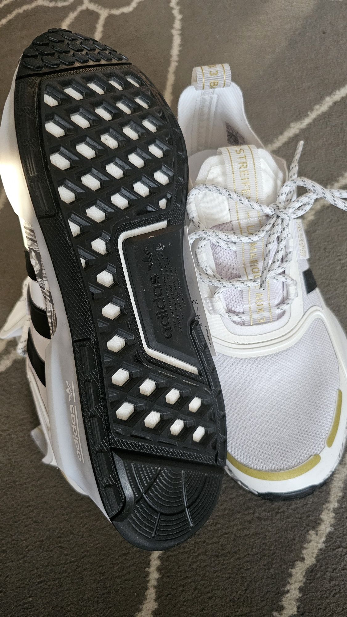 Buty Adidas NMD_R1 V3 Shoes ID6712 Nowe