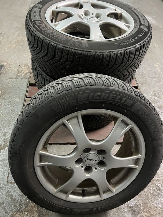 Комплект 215/60/17 зимових шин з дисками , в хорошому  стані.