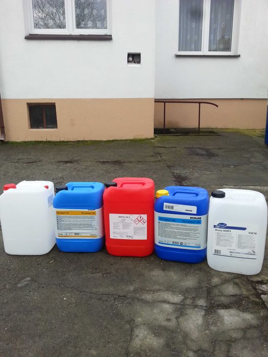 Sprzedam pojemniki 20l bańki bańaki banki knistry 20 litrowe używane