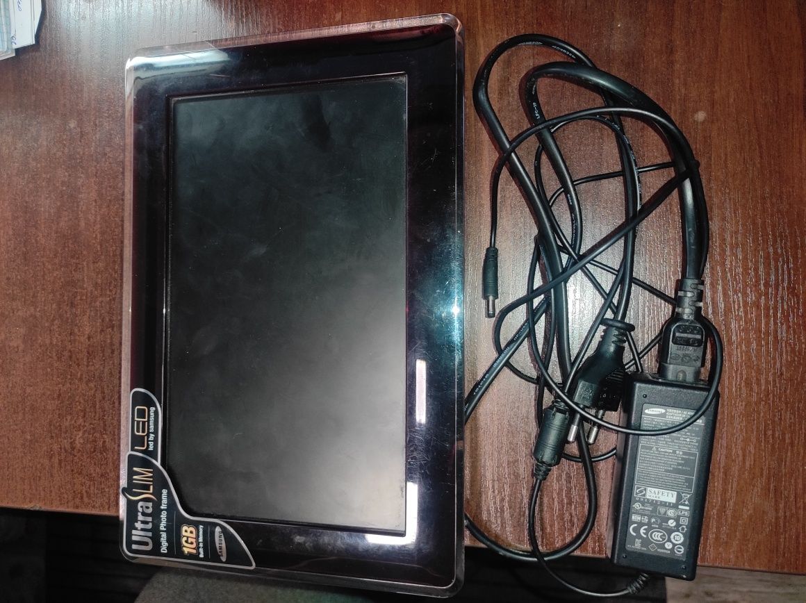 Продам цифрову фоторамки Samsung 10""