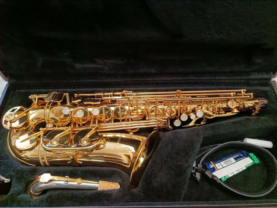 Saksofon altowy Jupiter JAS 2069 model Custom 2000.
