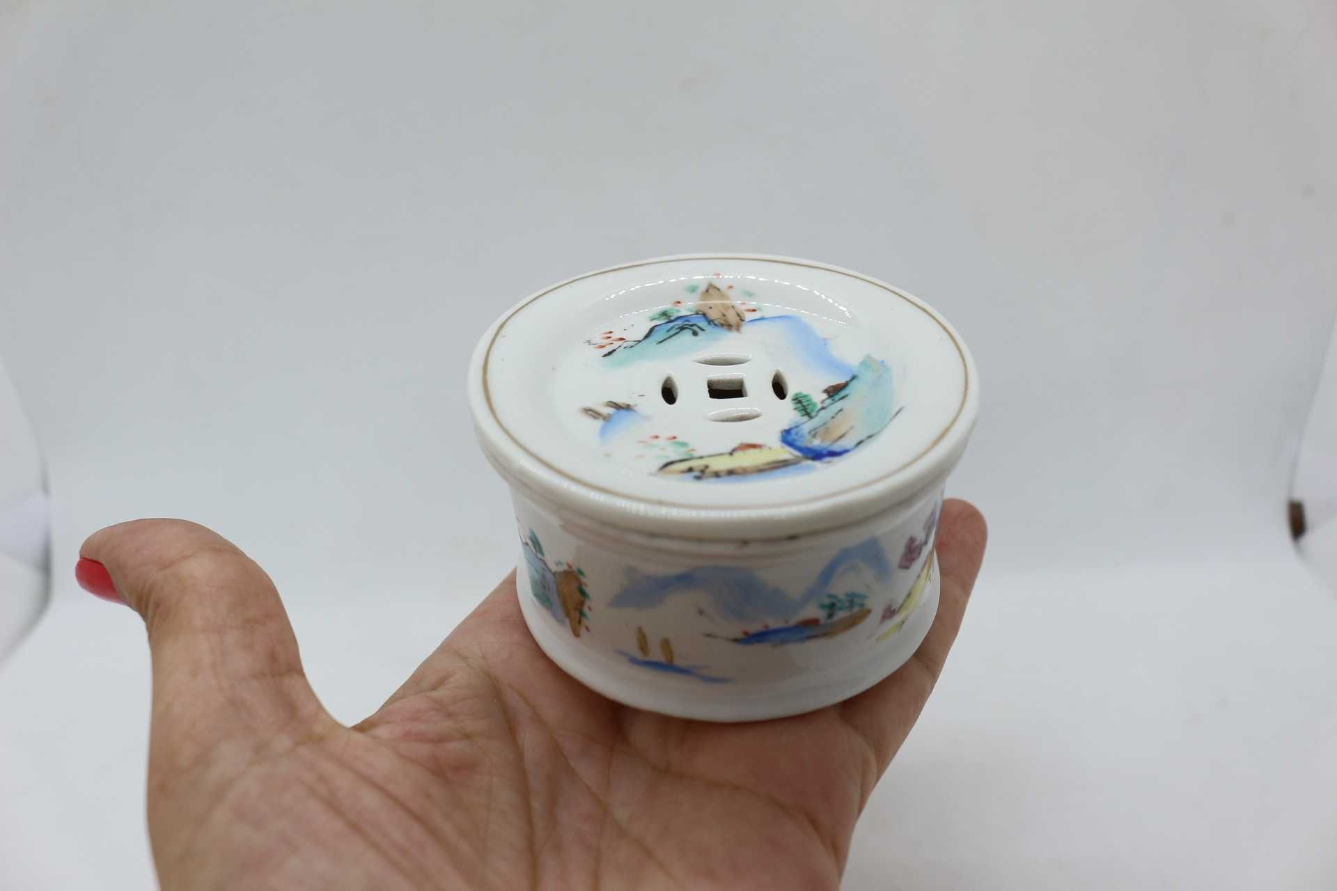 Caixa de Grilos Porcelana Chinesa Paisagem e Caligrafia Séc XX