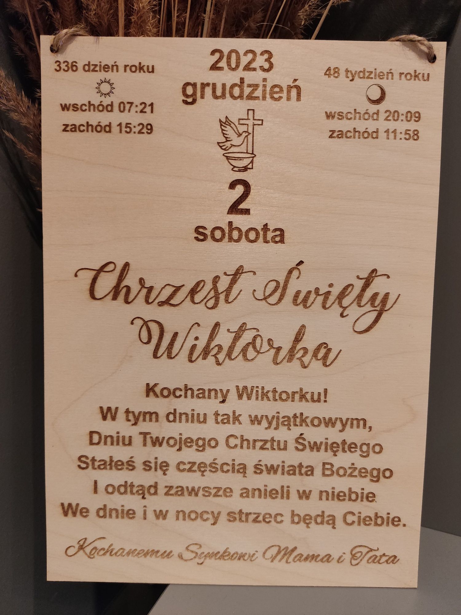 Kartka drewniana z kalendarza na Chrzest Święty pamiątka dla dziecka
