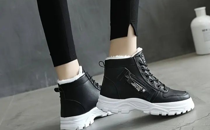 Кросівки жіночі теплі маломірки розімр 42 і 41 але вони маломірки