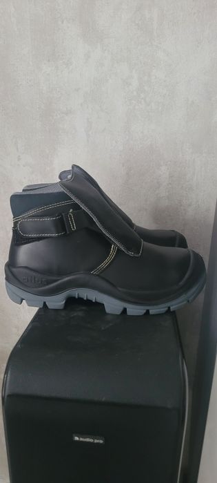 Obuwie robocze, spawalnicze