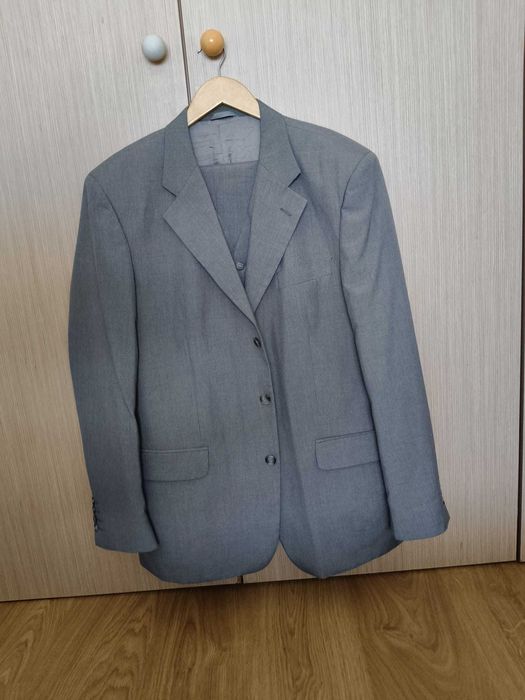 Fato completo cinzento