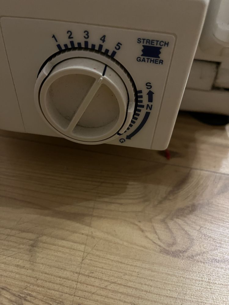 Maszyna overlok Breitner model 754 DF