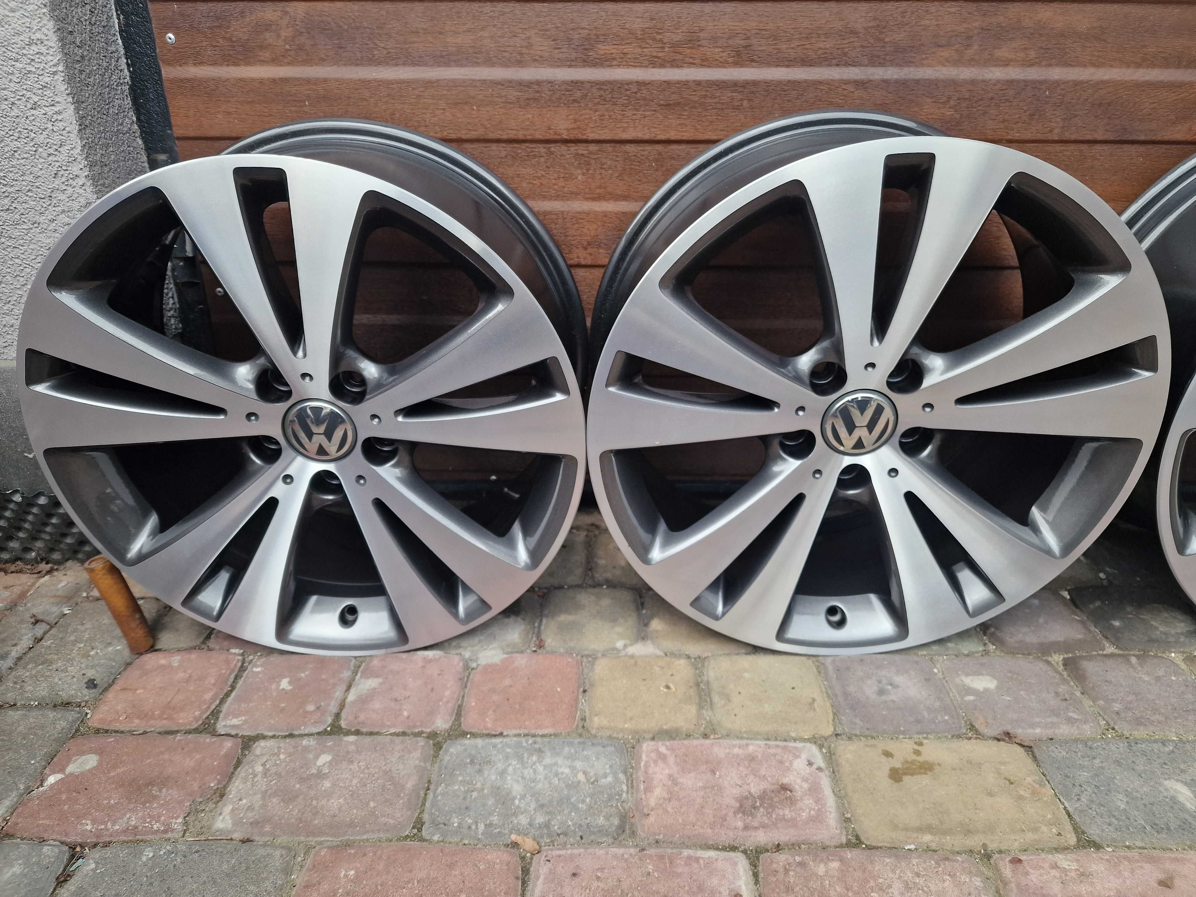 Volkswagen 18cali 5x112 8J ET44 Scirocco Passat