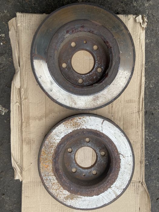 Передніе тормозние діскі Рено Трафік 2001.19