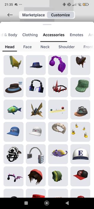 Продаю акаунт в роблокс, донатних речей на 6к робуксів