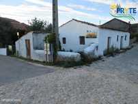 Quintinha composta por casa rústica situada no Castelo - Sertã