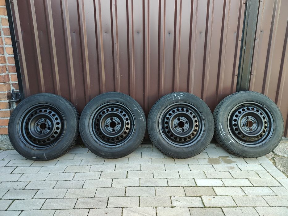 Sprzedam felgi stalowe z oponami zimowymi Honda Civic Jazz