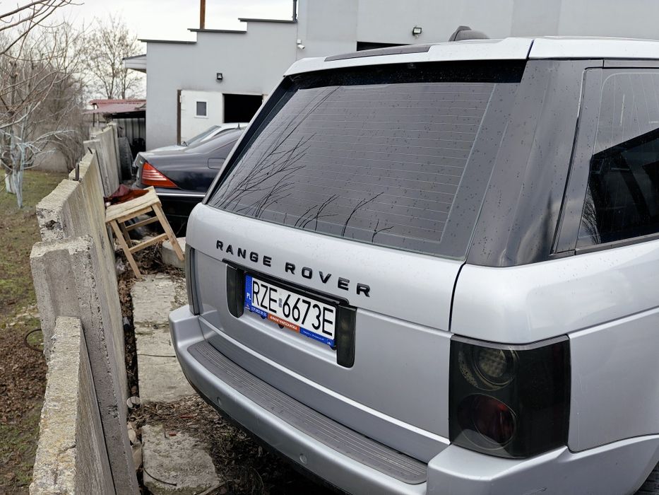 Розбираю лендровер  3.6 вог бі турбо . Запчастини кузовні е