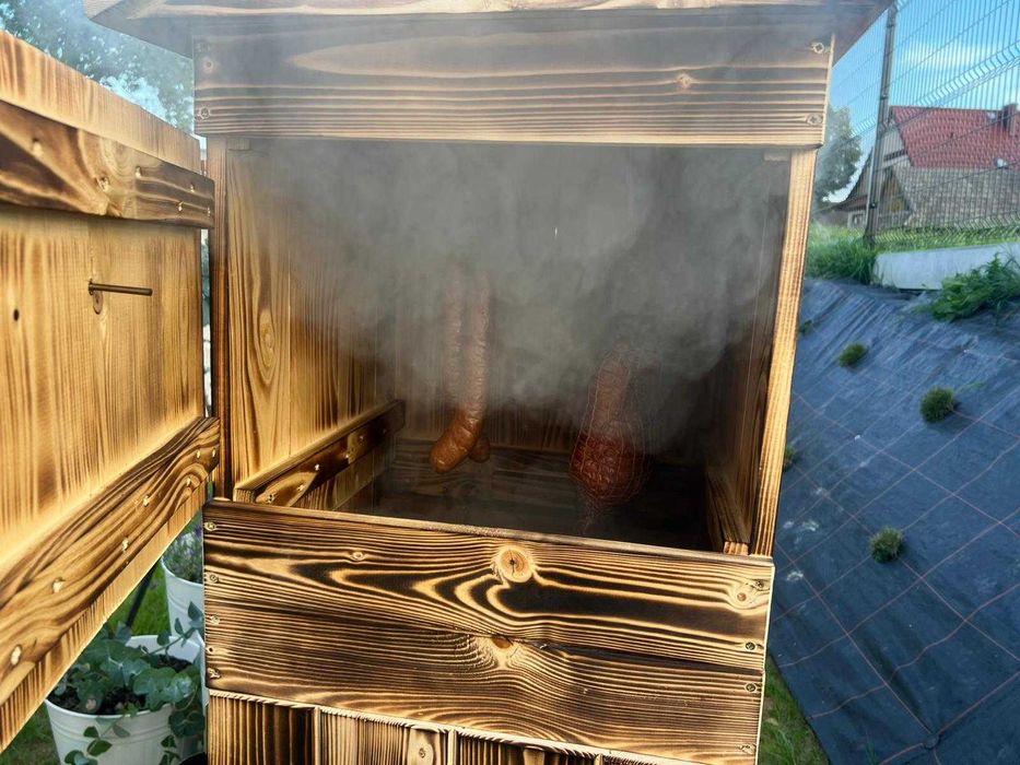 drewniana wędzarnia ogrodowa, piec wędzarniczy, wędzarnia