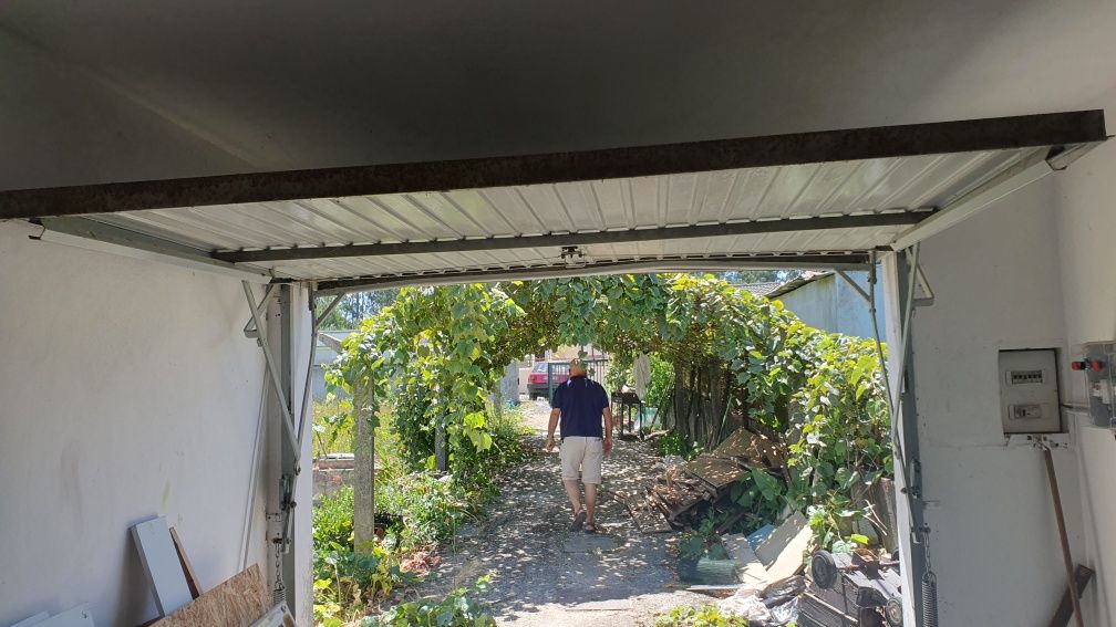 Portão de garagem em ferro