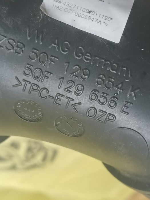 Корпус воздушного фильтра Audi Q3 2021