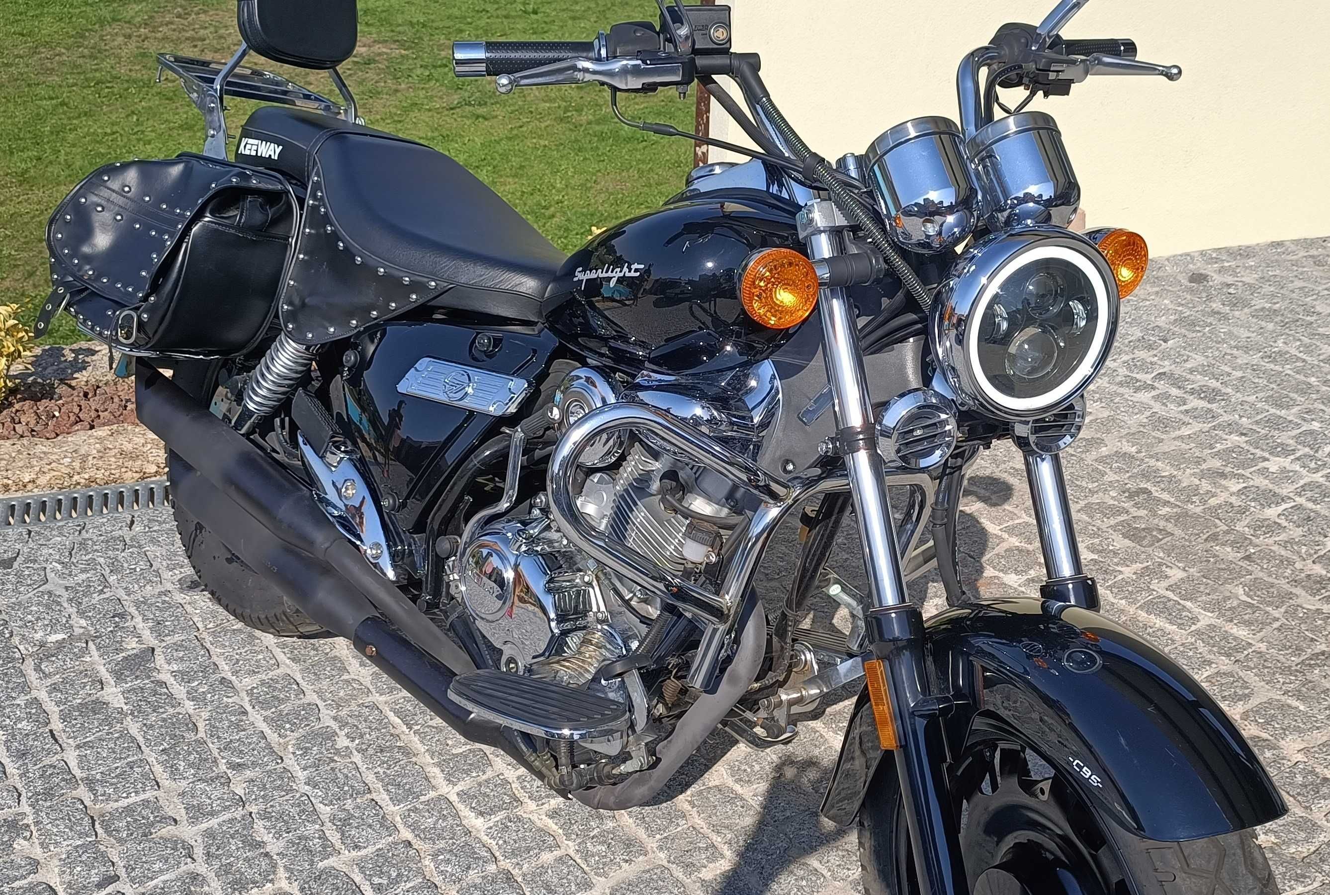 Vendo mota Keeway SuperLight 125cc em excelente estado de conservação