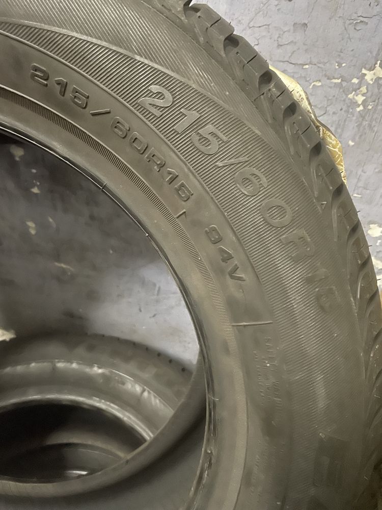 Pneus Goodyear 215/60/15