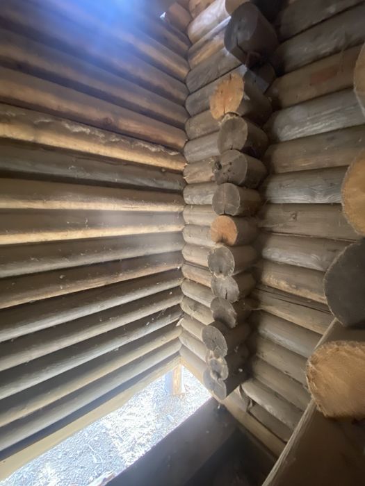 Деревяний будинок із оциліндрованого бруса.