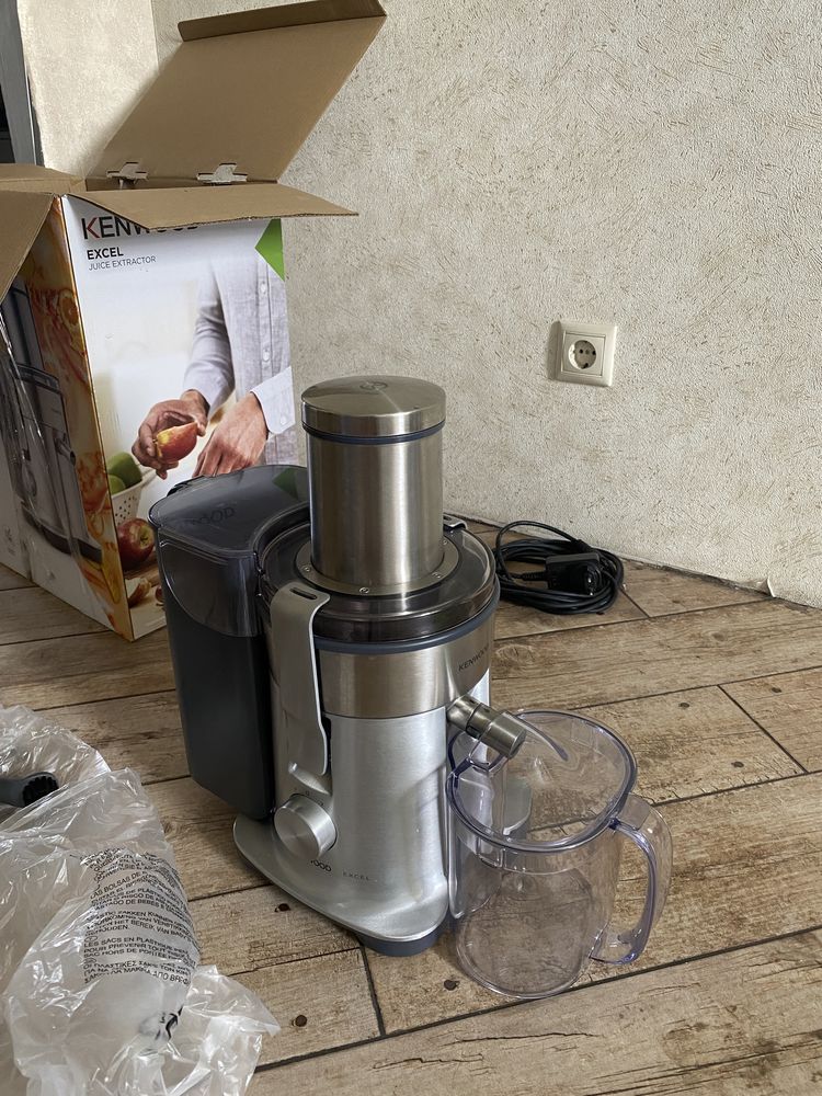 Соковыжималка Kenwood JE850