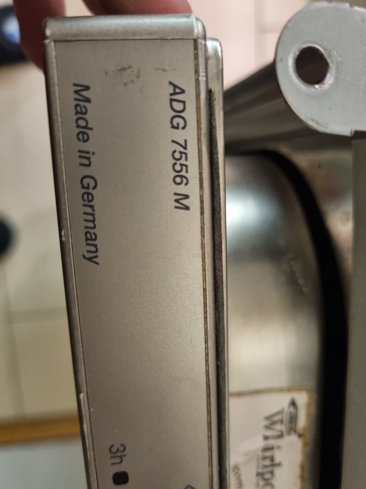 Посудомоечная машина Wirlpool ADG 7556 M под ремонт или запчасти