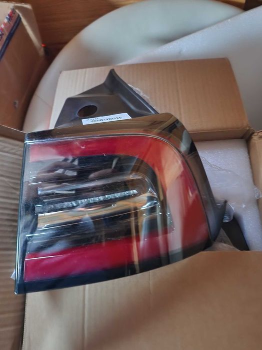 Ліхтар зовнішній (крило) правий Tesla Model 3, Y 1077397-00-G