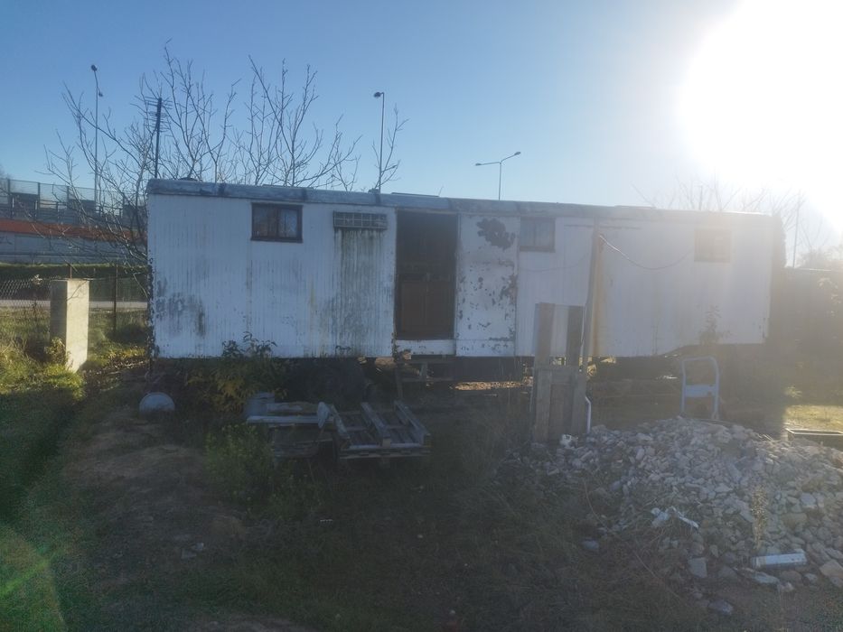 Barakowóz na kołach ogromny