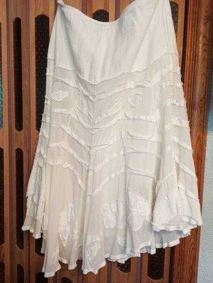 Sprzedam białą spódnicę