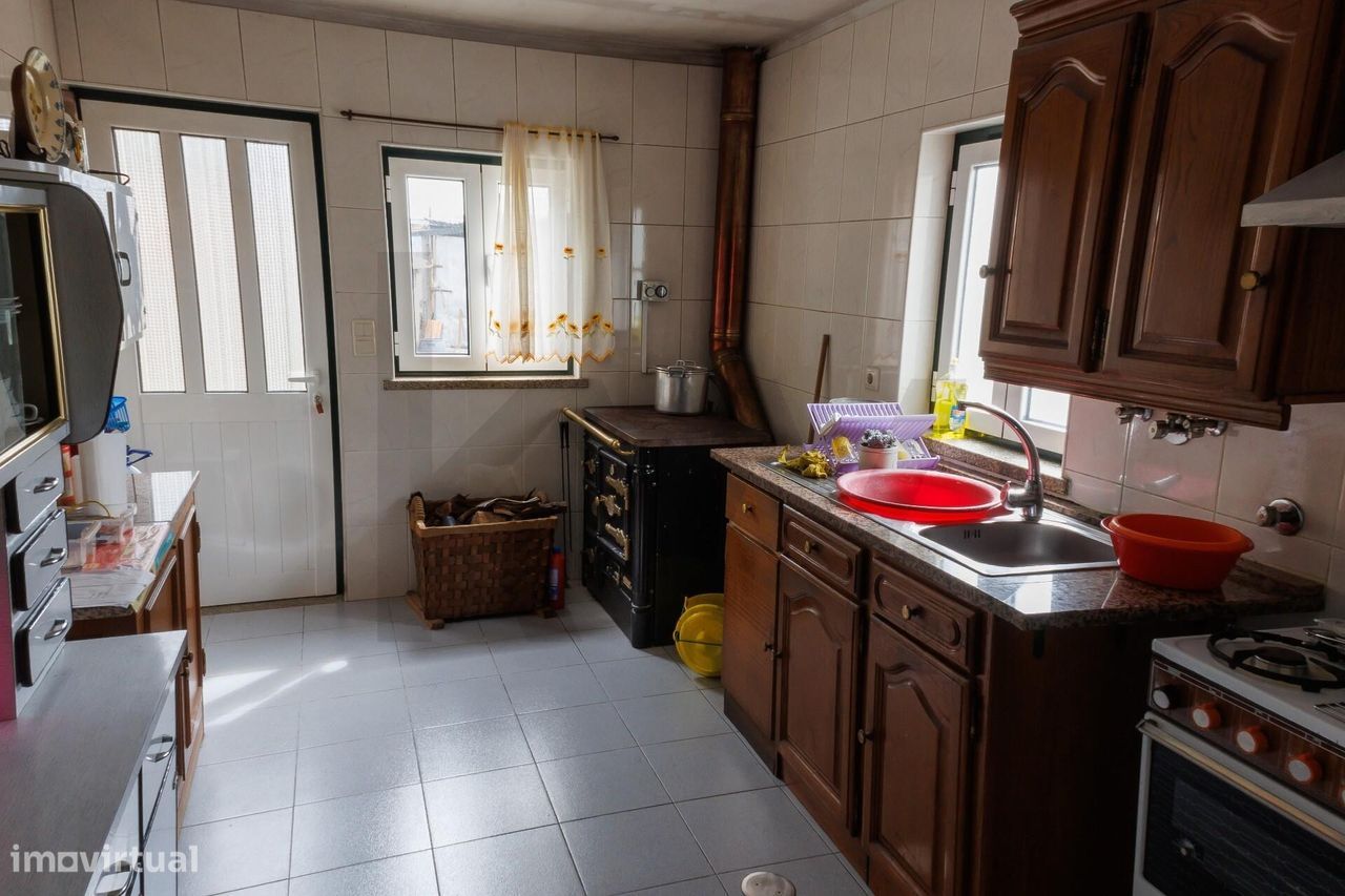 Moradia T3 | 4 Pisos | Logradouro | Castelo | Lamego