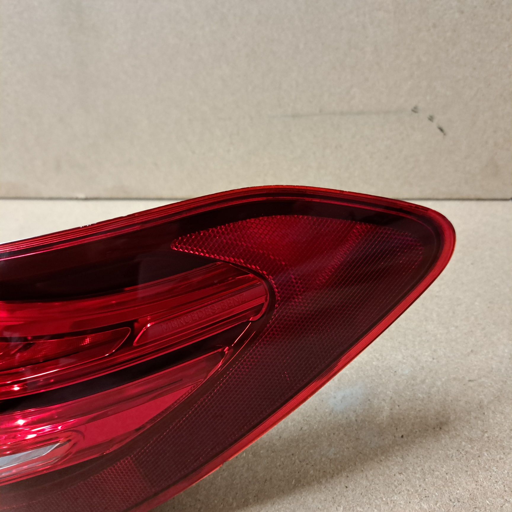 Lampa led prawy tył mercedes C klasa w205