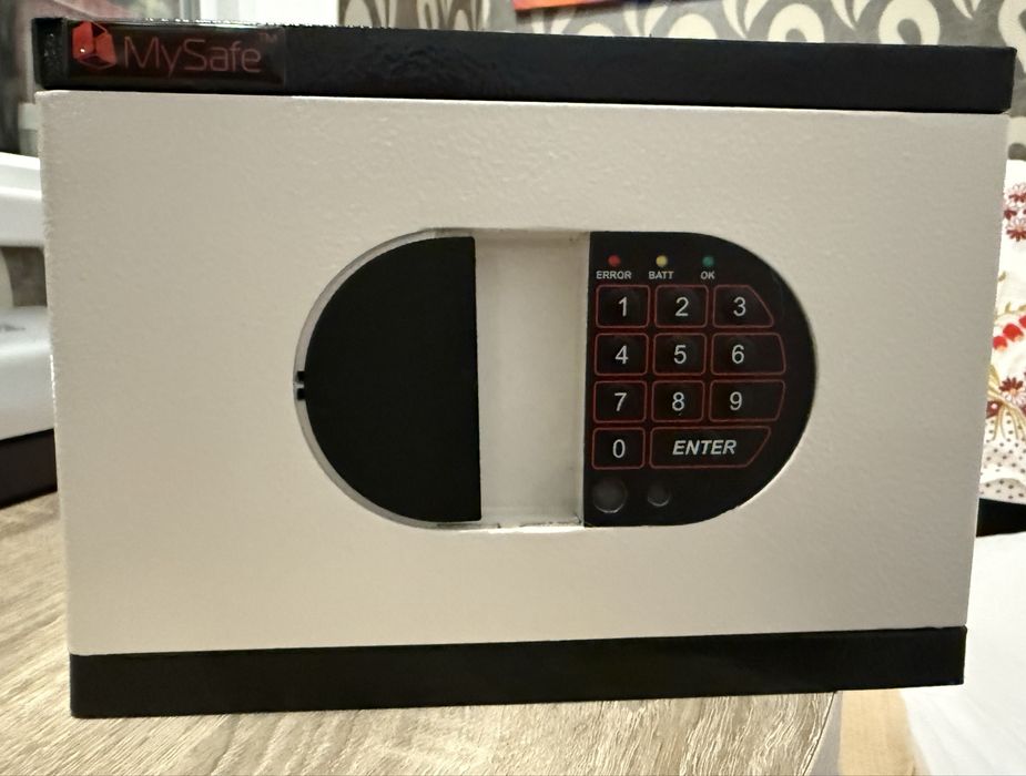 Сейф невеликий меблевий MySafe MS.17.E CREAM