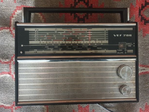 Продам радиоприёмник "VEF-206"