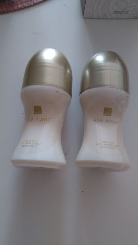 Dwa razy dezodorant w kulce for away