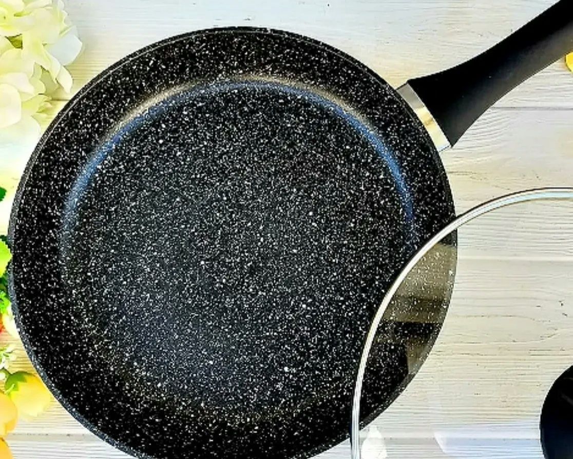Сковорода із кришкою 22 см темний граніт  |  Антипригарн