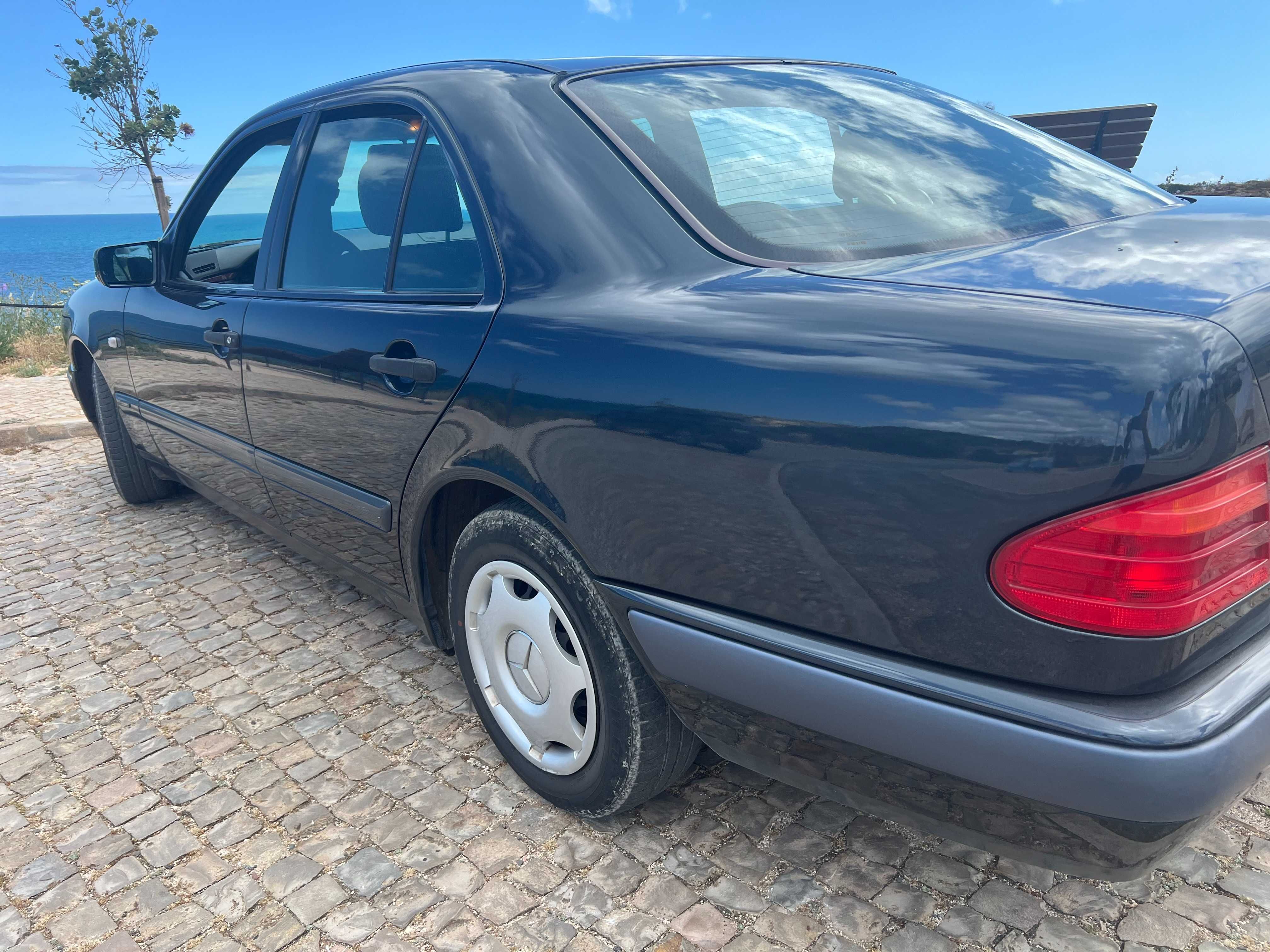 Mercedes E220d (1 dono)