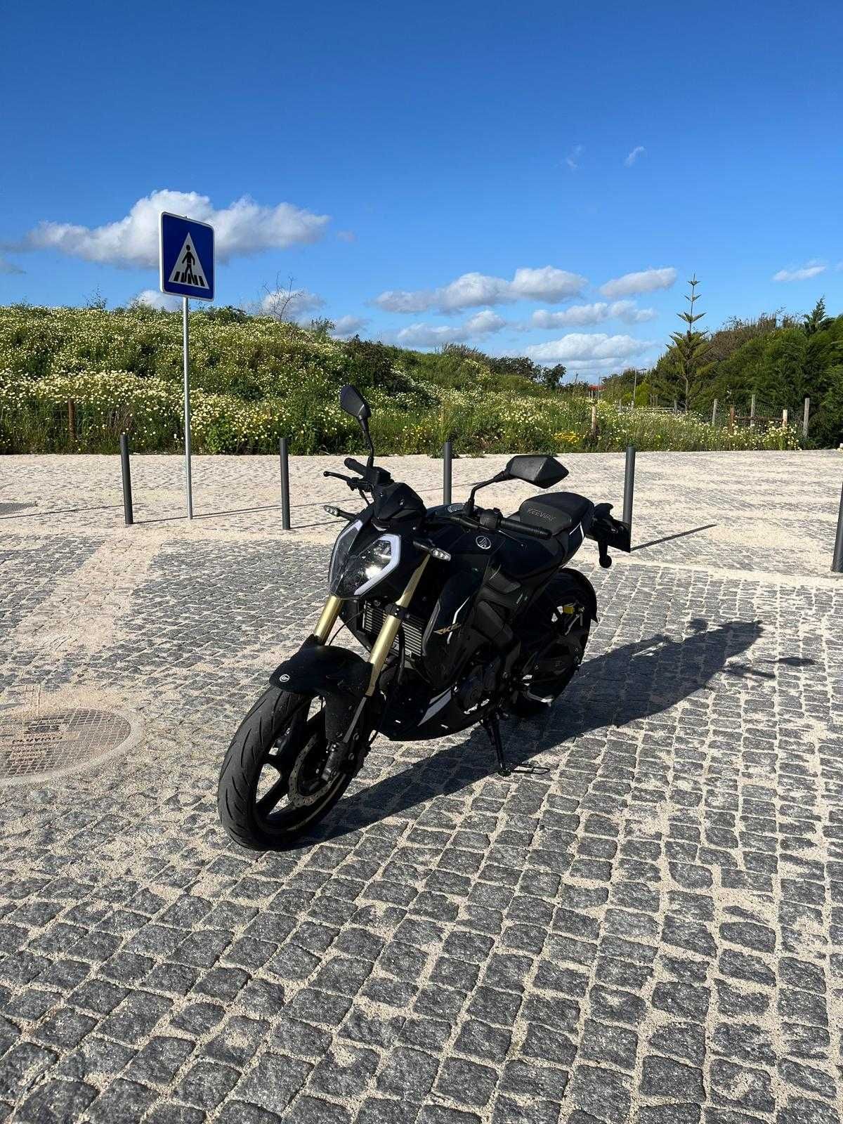 "Mota Impecável à Venda – Poucos Kms, Pronta a Andar!"