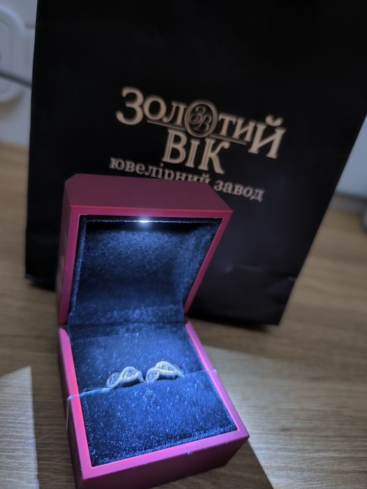 Продам сережки стан новий