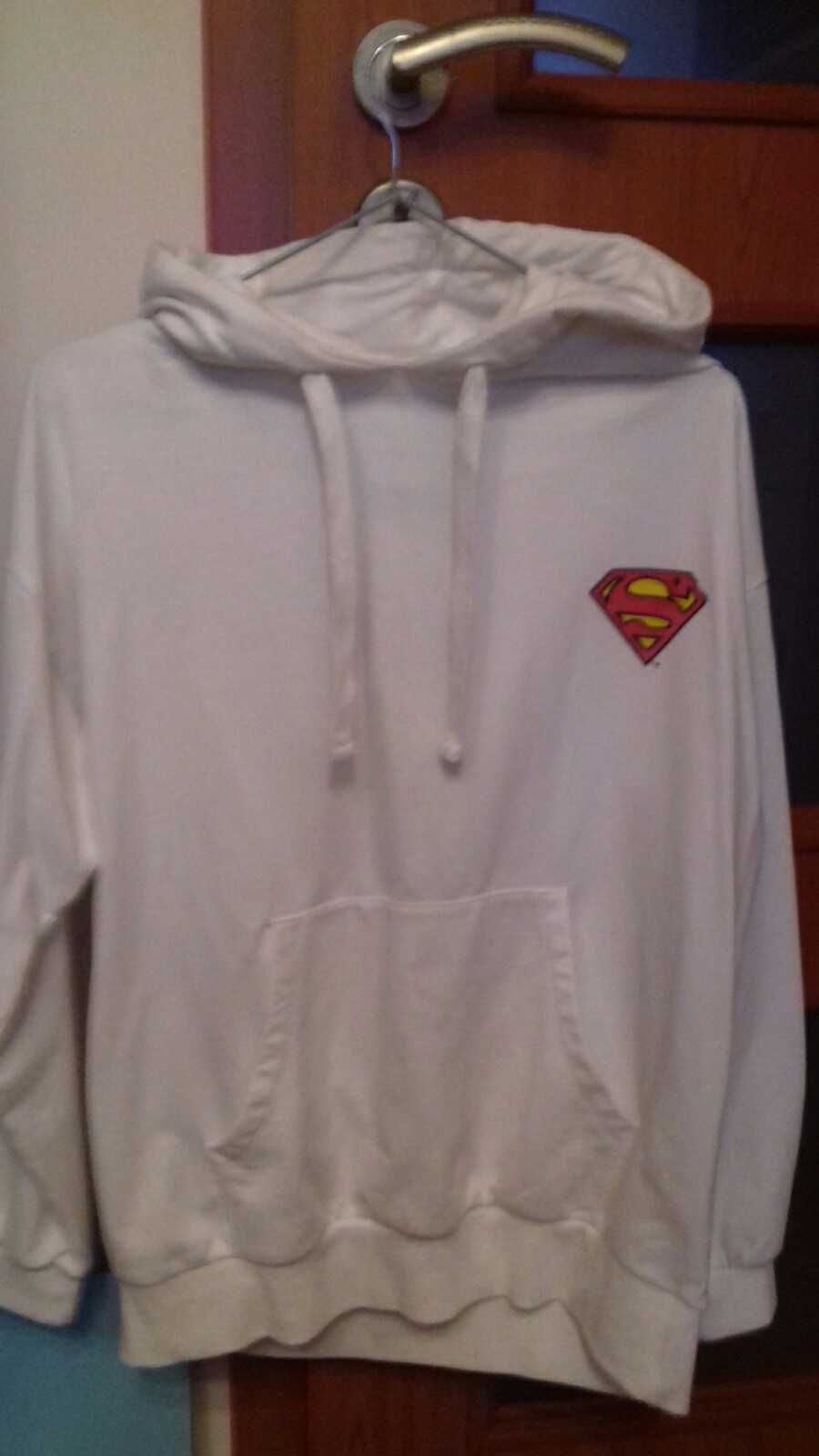 biała bluza  Sinsay z  kapturem i logo Superman rozmiar XS