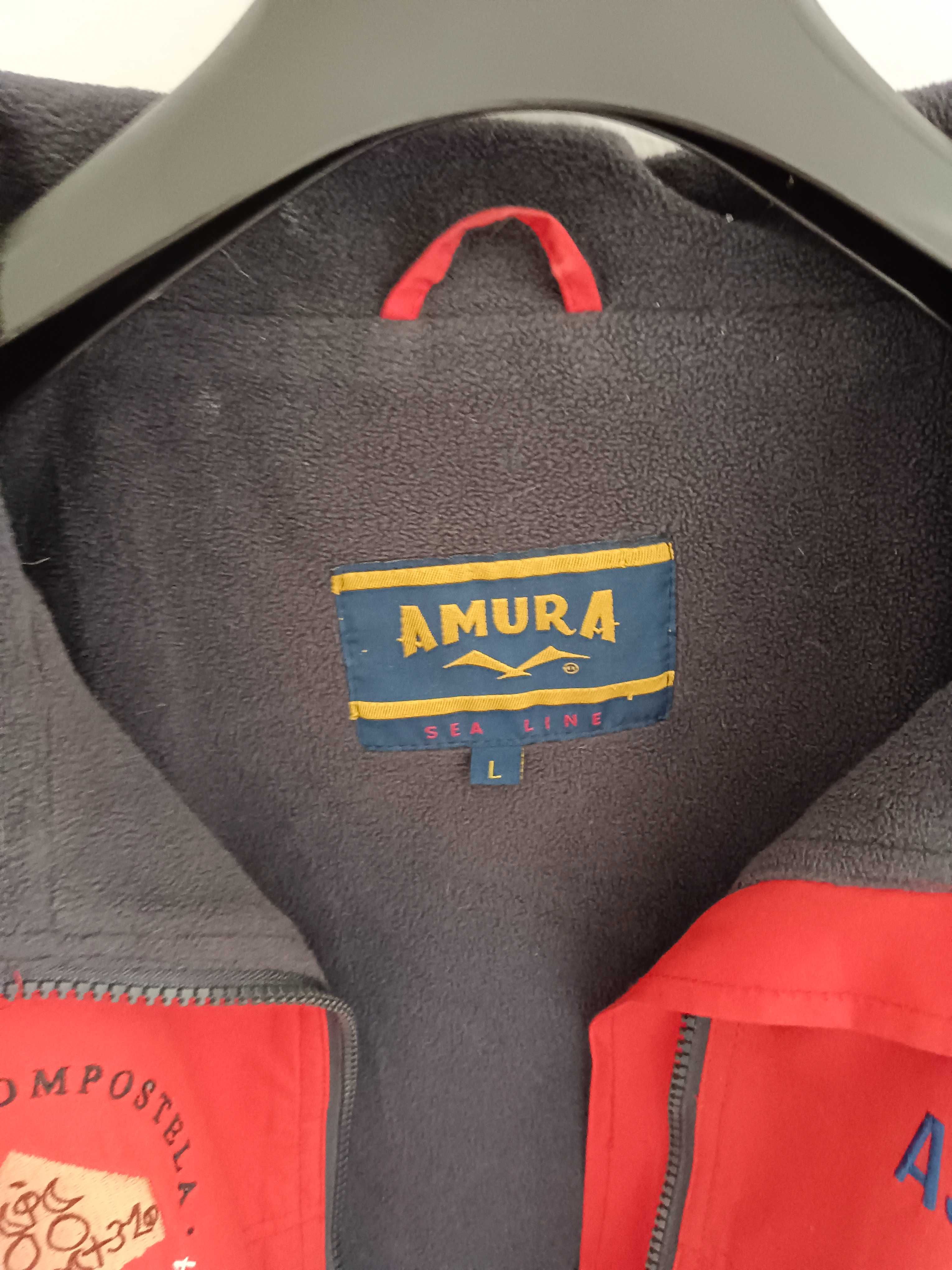 Casaco vermelho em bom estado