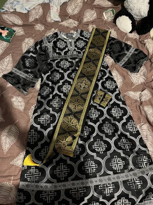 Продається чорний Дияконський стихарь